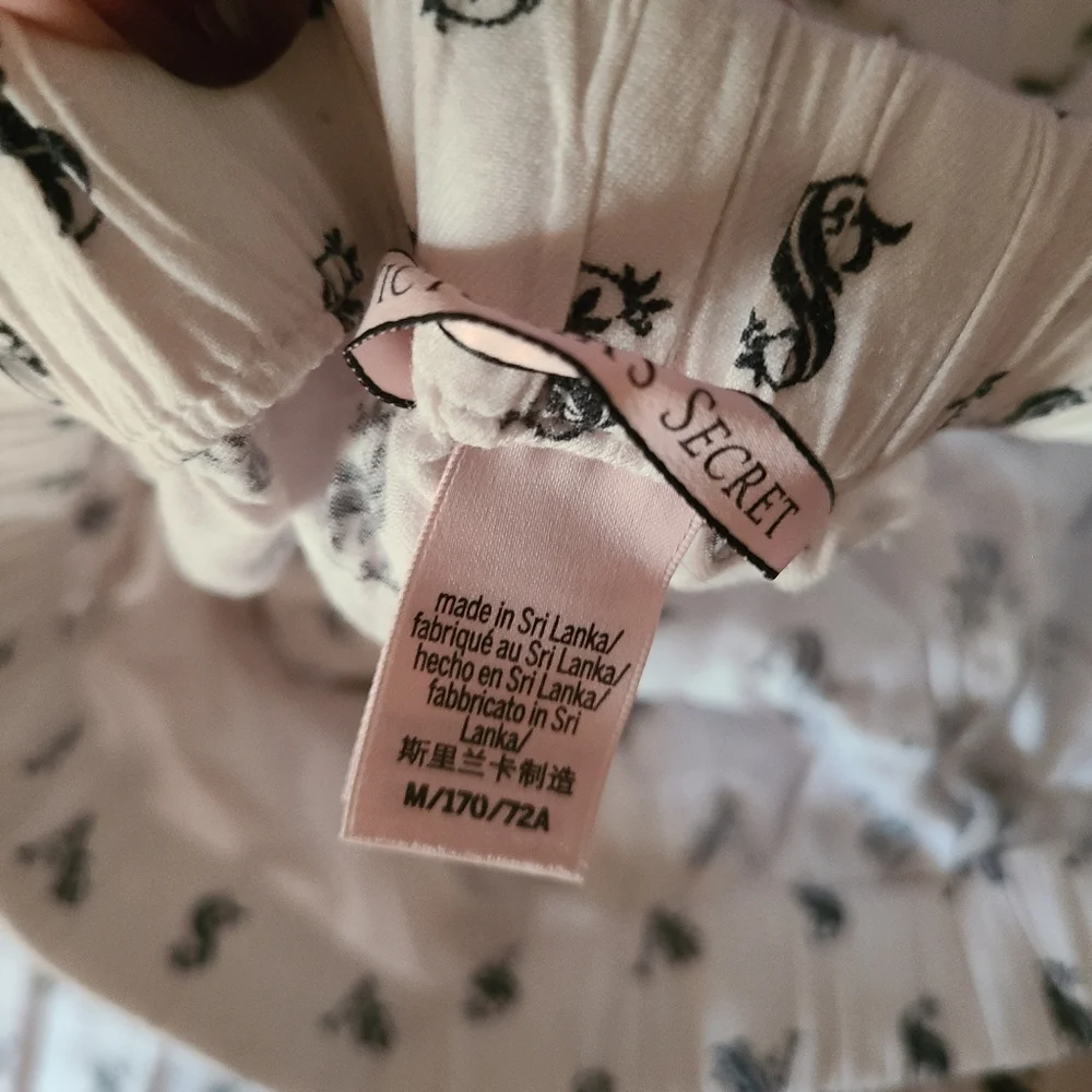 Victoria's Secret White Pajama Pants with Black Design - Picture 4 of 4